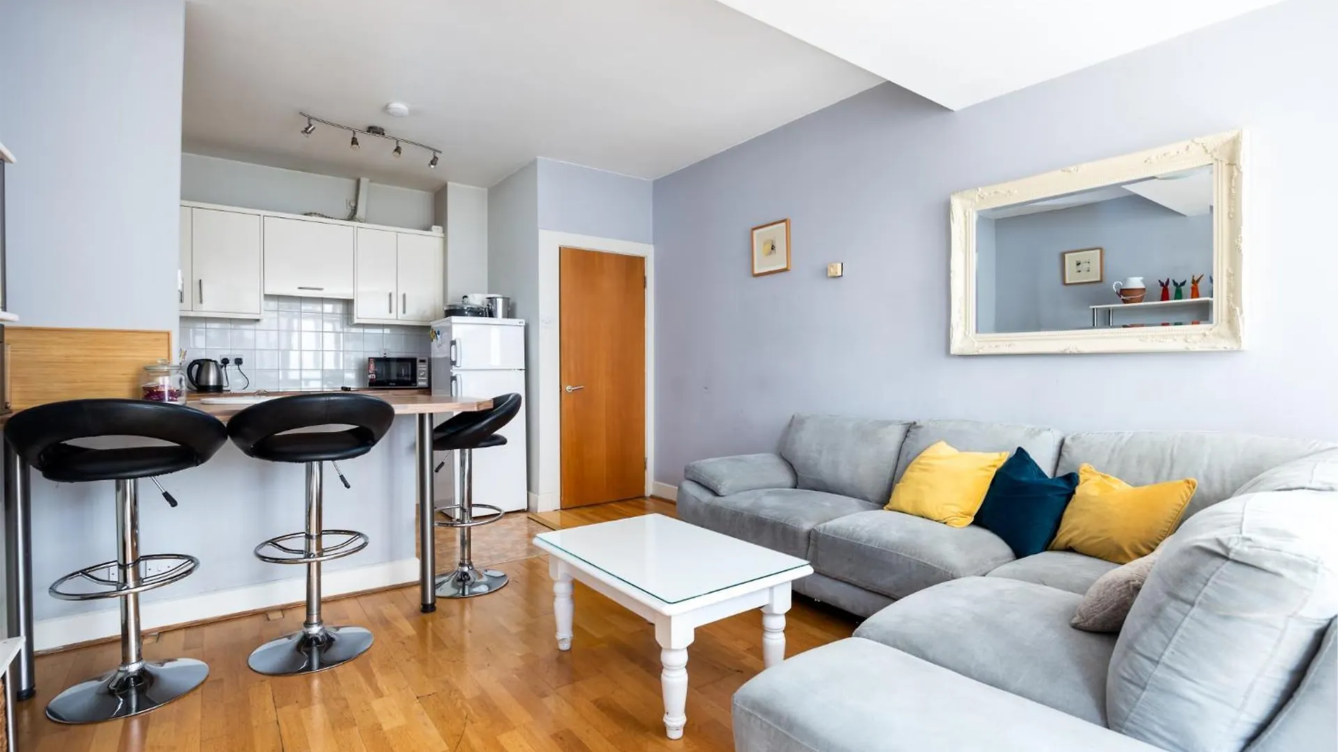 2 Bed Apartment with Roof Terrace 10 Min Walk to River Liffey Dublin Irsko