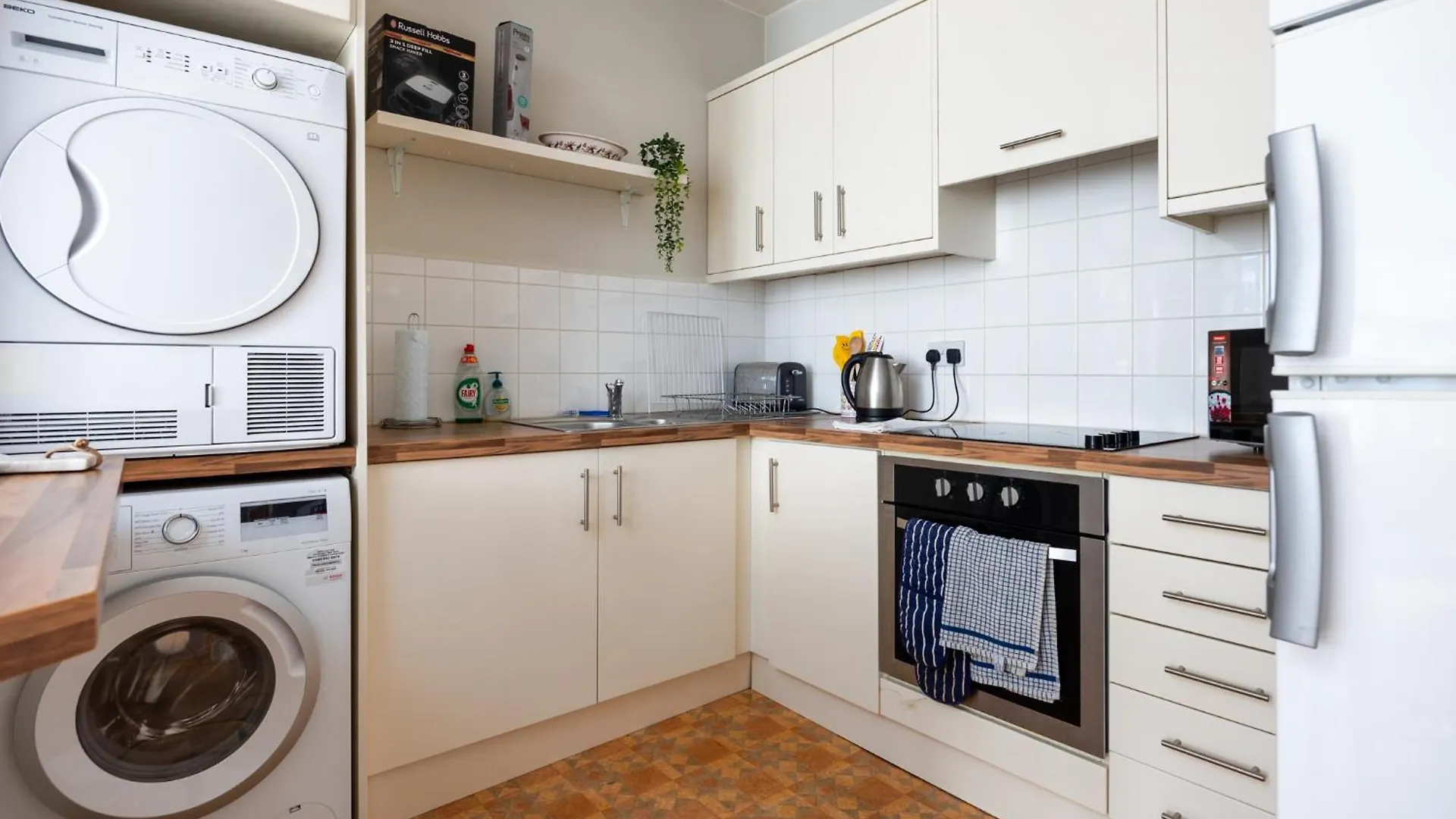 2 Bed Apartment with Roof Terrace 10 Min Walk to River Liffey Dublin 0*,