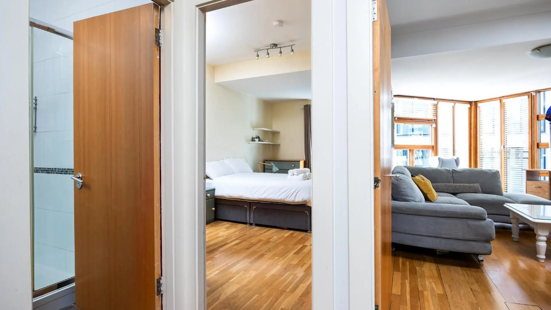 2 Bed Apartment with Roof Terrace 10 Min Walk to River Liffey Dublin